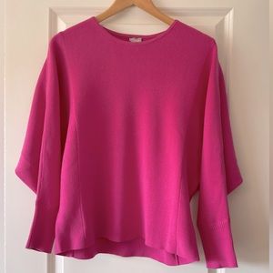 Crew neck bright pink sweater.